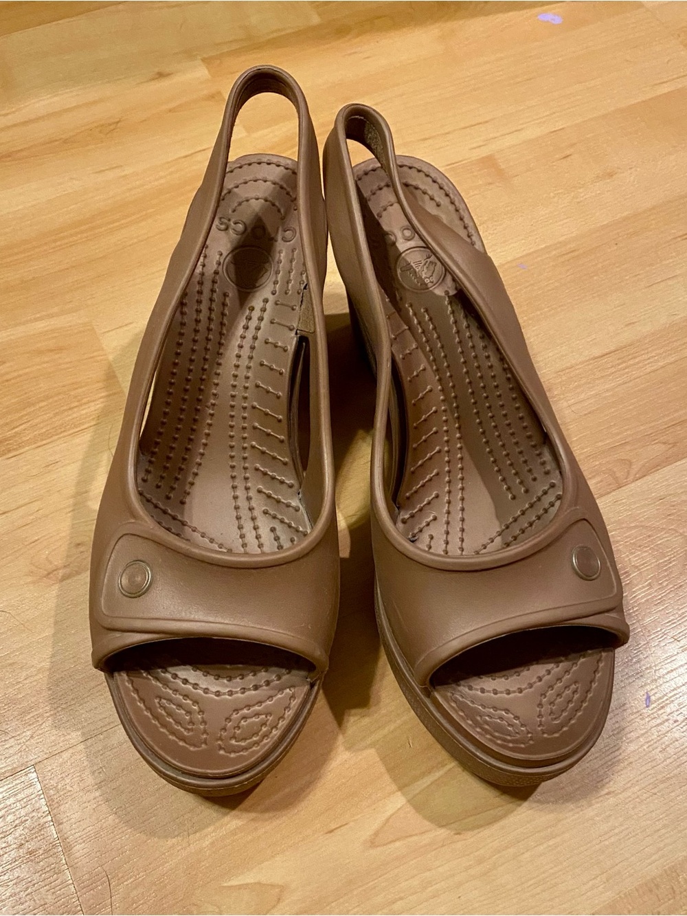 CROCS Havana Womens Sz W7 Wedge Heeled Slingback Rare All Brown Open Toe Sandals